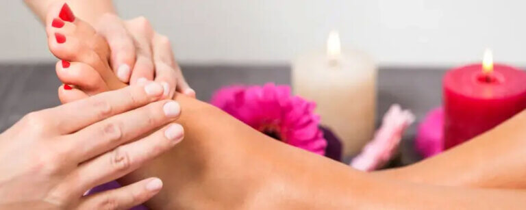 Mobile Fusspflege Gränichen | Frau erhält Pediküre