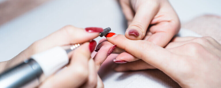 Nagelstudios in Aarau | Fingernägel Lackierung mit rotem Lack