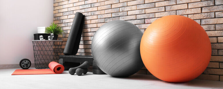 Physiotherapie in Baden | verschiedene Physiotherapiegeräte im Raum