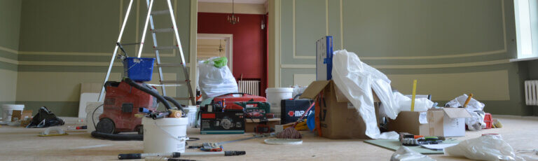 Umbau und Renovationen in Zug | Altbauwohnzimmer während einer Renovierung